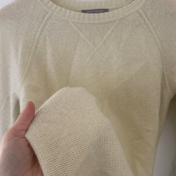 Neiman Marcus Cream Sweater - Picture 4 of 4